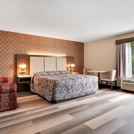 Horizon Inn Авенел Экстерьер фото