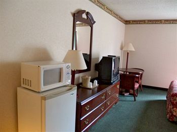 Horizon Inn Авенел Экстерьер фото