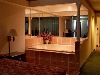 Horizon Inn Авенел Экстерьер фото