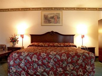 Horizon Inn Авенел Экстерьер фото