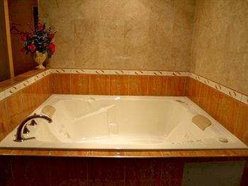 Horizon Inn Авенел Экстерьер фото
